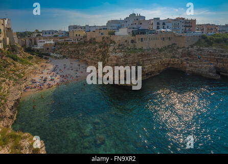 Polignano a Mare, ville pittoresque dans les Pouilles, Italie du Sud Banque D'Images