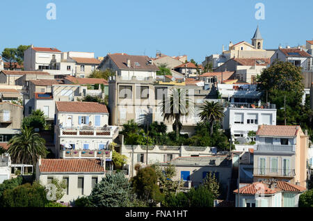 Villas et maisons au-dessus de l'anse de la fausse monnaie Marseille France Banque D'Images