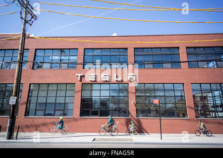 La nouvelle Tesla Motors showroom et centre de service est presque prêt à ouvrir dans le quartier Red Hook de Brooklyn à New York, vu le Samedi, Mars 12, 2016. (© Richard B. Levine) Banque D'Images