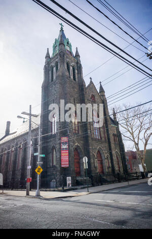 Le 1896 Visitation de la Bienheureuse Vierge Marie église dans le quartier Red Hook de Brooklyn à New York, le samedi 12 mars, 2016. (© Richard B. Levine) Banque D'Images