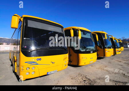 Les bus, Bourg-Madame. Pyrénées-Orientales, Languedoc-Roussillon, France Banque D'Images