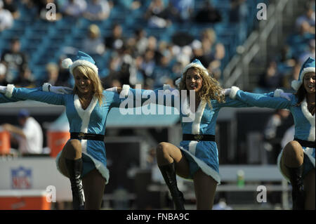 Jacksonville, Floride, USA. 23 Dec, 2007. Jacksonville Jaguars cheerleaders au cours de l'avocats adjoints 49-11 victoire contre les Raiders d'Oakland à Jacksonville Municipal Stadium le 23 décembre 2007 à Jacksonville, en Floride. ZUMA Press/Scott A. Miller © Scott A. Miller/ZUMA/Alamy Fil Live News Banque D'Images