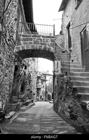 Médiévaux de Calcata alleway en hiver Banque D'Images