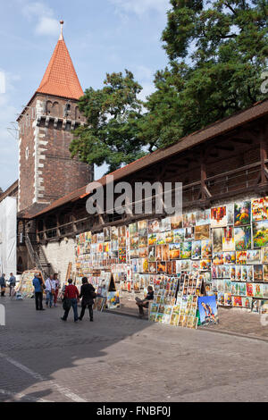 Cracovie, Pologne, charpentiers, artistes peintures sur vendre à old city wall fortification de la Vieille Ville