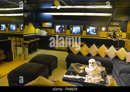 La salle des médias à Graceland, Elvis Presley's home et maintenant un musée à Memphis, Tennessee. Banque D'Images