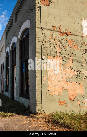 Vieille petite ville magasin ou boutique abandonné Banque D'Images