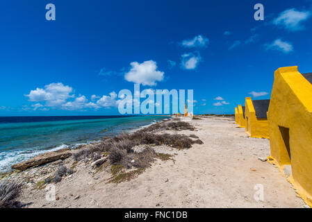 Milieu siècle Slave maisons des colons néerlandais à Bonaire l'une des Antilles néerlandaises Banque D'Images