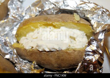 Plat typiquement bavarois, de pommes de terre farcies au fromage de crème Banque D'Images