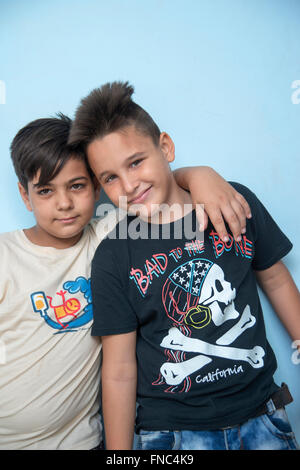 Portrait de deux jeunes garçons Banque D'Images