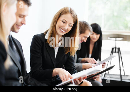 Les personnes qui se préparent pour l'examen Banque D'Images