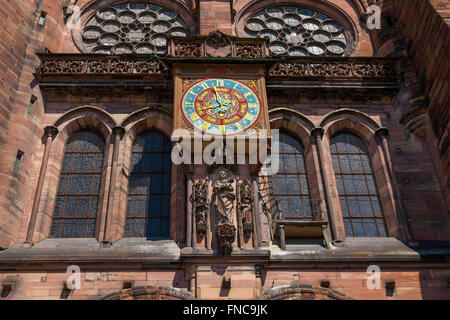 Horloge astronomique, la Cathédrale Notre Dame de Strasbourg, Alsace France Banque D'Images