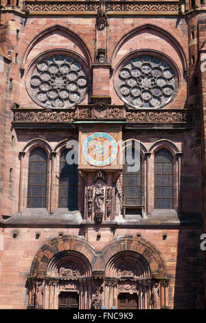 Horloge astronomique, la Cathédrale Notre Dame de Strasbourg, Alsace France Banque D'Images