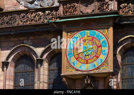 Horloge astronomique, la Cathédrale Notre Dame de Strasbourg, Alsace France Banque D'Images