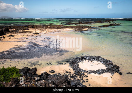 La côte de l'océan Atlantique près de la ville de Orzola Lanzarote, îles Canaries, Espagne Banque D'Images