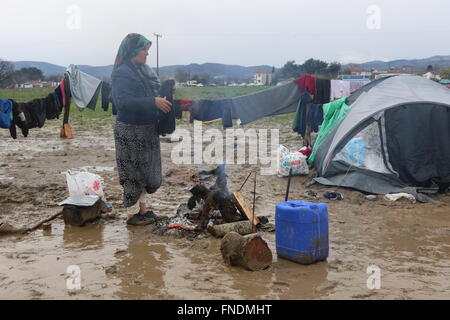 Idomeni, Grèce. 14 mars 2016. Des milliers de réfugiés sont toujours bloqués dans le camp de réfugiés de fortune en Idomeni la Grèce - Macédoine frontière. Credit : Orhan Tsolak Alamy Live News Banque D'Images