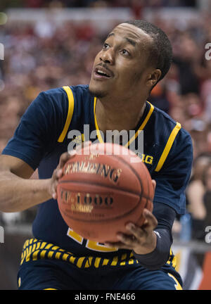 Indianapolis, IN. USA. Mar 11, 2016. Michigan Wolverines guard Muhammad-Ali Abdur-Rahkman # 12 lors de la finale du Grand tournoi de basket-ball de Mens de 10 salles de conférence entre l'Indiana et du Michigan à la vie du banquier Fieldhouse à Indianapolis, en Indiana, Michigan.72 69.Mark Davis/Cal Sport Media/Alamy Live News Banque D'Images