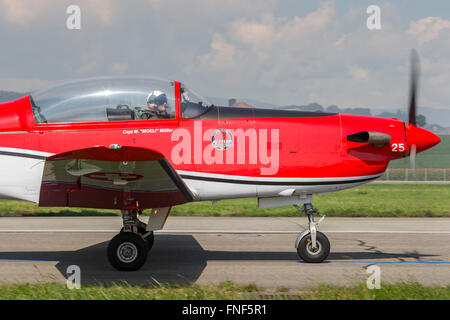 Pilatus PC-7 de l'aéronef traniner "PC-7 Team", une équipe de l'affichage de la formation de l'Air suisse (Schweizer Luftwaffe) Banque D'Images