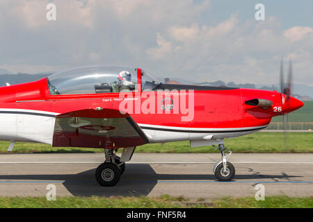 Pilatus PC-7 de l'aéronef traniner "PC-7 Team", une équipe de l'affichage de la formation de l'Air suisse (Schweizer Luftwaffe) Banque D'Images