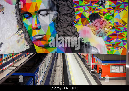 Métro, Paco de Lucia, la station murale graffiti par Roch333 et Okuda. Madrid, Espagne Banque D'Images