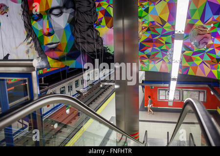 Métro, Paco de Lucia, la station murale graffiti par Roch333 et Okuda. Madrid, Espagne Banque D'Images