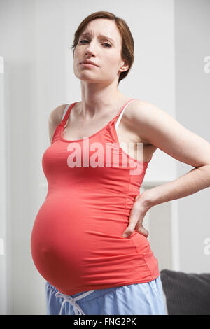 Femme enceinte souffrant de Mal de dos Banque D'Images