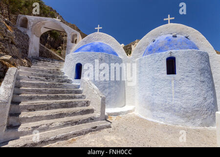 Grèce, les Cyclades, Santorin, petite église sur la plage de Kamari Banque D'Images