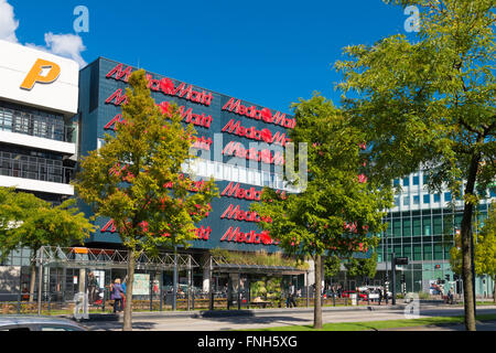 EINDHOVEN, Pays-Bas - le 26 août 2015 : l'extérieur de la Media Markt d'appareils électroniques. Media Markt est une chaîne de distribution allemand th Banque D'Images