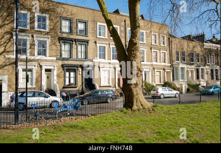 Le logement de l'époque victorienne sur Cadogan exposée E9, donnant sur le parc Victoria à Tower Hamlets, East London Banque D'Images