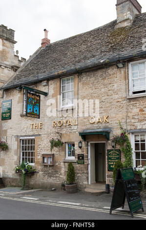 La Royal Oak pub dans la jolie ville de Burford Cotswolds , OXFORDSHIRE , Angleterre , Angleterre , Royaume-Uni Banque D'Images