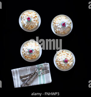 Le Delicieux Gateau Mimosa Dessert Italien Typique Photo Stock Alamy