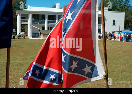 Drapeau des Confédérés à la Gamble Plantation Historic State Park, également connu sous le nom de Gamble Mansion à Ellenton, Florida, USA Banque D'Images