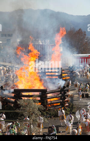 Le Japon, Kyoto : Agon Shu, Hoshi Matsuri, fête du feu, la prière, la gravure stick Banque D'Images