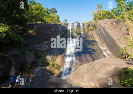 L'escalade de rochers énormes cascades Seventy Telaga Langkawi Banque D'Images