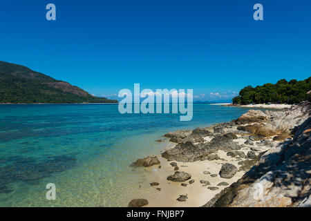 Plage de Sunset paysage entre Ko Lipe et Ko Adang, Thaïlande Banque D'Images