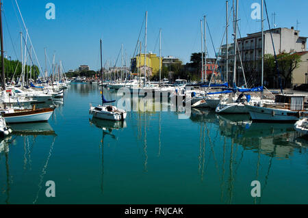 L'Italie, l'Emilie Romagne, Rimini, Port Canal, Bateaux Banque D'Images