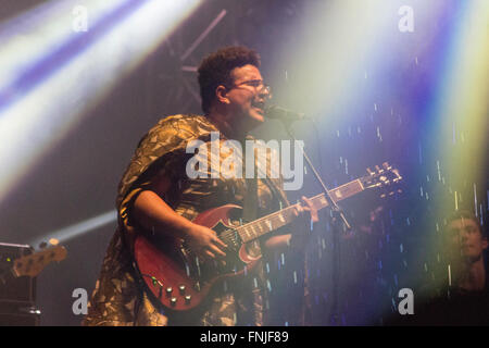 Bogota, Colombie. Mar 11, 2016. Alabama Shakes membre du groupe Bretagne Howard lors de la deuxième journée du festival de musique au pique-nique Estereo à Bogotá, Colombie. © Daniel Garzón Herazo/Pacific Press/Alamy Live News Banque D'Images