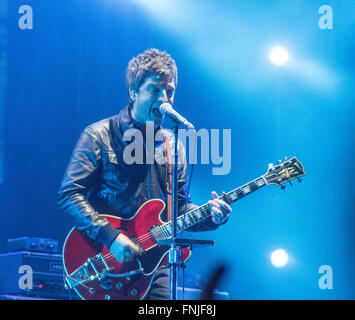 Bogota, Colombie. Mar 11, 2016. Noel Gallagher au cours de la deuxième journée de la fête de la musique à pique-nique Estereo à Bogotá, Colombie. © Daniel Garzón Herazo/Pacific Press/Alamy Live News Banque D'Images