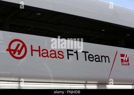 Barcelone, Espagne. Feb 23, 2016. Le camping de Haas F1Team vu au cours de la session de formation pour la prochaine saison de Formule 1 au circuit de Barcelone, Plaça de Catalunya à Barcelone, Espagne, 23 février 2016. Photo : Jens Buettner/dpa/Alamy Live News Banque D'Images