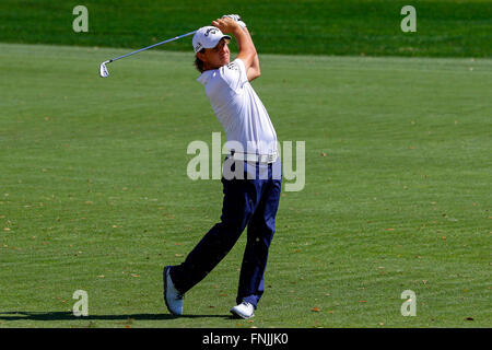 Orlando, Floride, USA. 15 mars, 2016. Des milliers de spectateurs se sont rendus le jour de pratique du Bay Hill Invitational Golf Tournament organisé par Arnold Palmer. Les professionnels invités : Jason Day, Chris Woods, Francesco Molinari, Mark Hubbard et KJ Choi. Credit : Findlay/Alamy Live News Banque D'Images