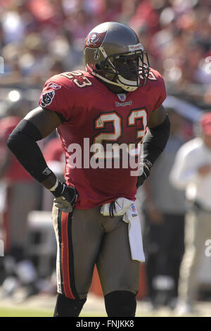 Tampa, Floride, USA. 4Th Nov, 2007. 4 novembre 2007, à Tampa, FL, USA ; Tampa Bay Buccaneers defender (23) Jermaine Phillips en action pendant la Bucs 17-10 victoire contre les Arizona Cardinals chez Raymond James Stadium. ZUMA Press/Scott A. Miller © Scott A. Miller/ZUMA/Alamy Fil Live News Banque D'Images