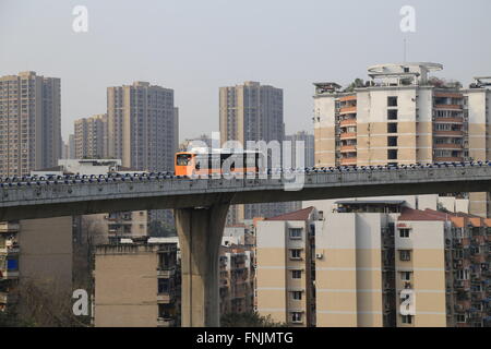 Chongqing, Chongqing, CHN. Mar 15, 2016. Chongqing, Chine - 15 mars 2016 : (usage éditorial uniquement. Chine OUT) Le filtre est de 72 mètres de haut, étroit et spirale, et fait penser à une montagne russe. © SIPA Asie/ZUMA/Alamy Fil Live News Banque D'Images