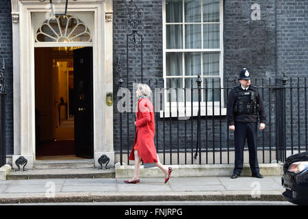 Downing Street, London, UK. 16 mars, 2016. Les ministres arrivent pour la réunion du cabinet avant de le Budget 2016 Credit : Alan West/Alamy Live News Banque D'Images