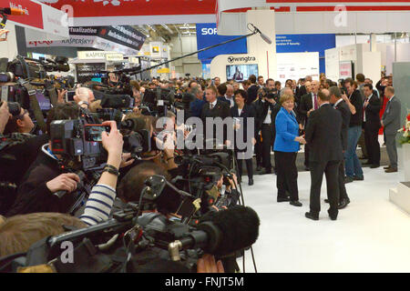 Hanovre, Allemagne. Mar 15, 2016. La chancelière allemande, Angela Merkel (CDU) au CeBIT à Hanovre, Allemagne, 15 mars 2016. La Suisse est le pays partenaire de cette année, le CeBIT, qui se déroule jusqu'au 18 mars 2016. Photo : afp/Alamy Live News Banque D'Images