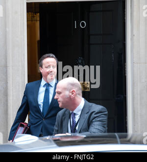 London UK. 16 mars, 2016. David Cameron en laissant 10 Downing Street le jour du Budget Crédit : Michael Tubi/Alamy Live News Banque D'Images