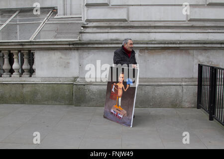 Westminster London,UK. 16 mars 2016. Le Chancelier George Osborne présente son 8e budget à la Chambre des communes et est prévu d'inclure de nouvelles mesures d'austérité une augmentation de la taxe sur le carburant et 4 milliards de réductions de dépenses Crédit : amer ghazzal/Alamy Live News Banque D'Images