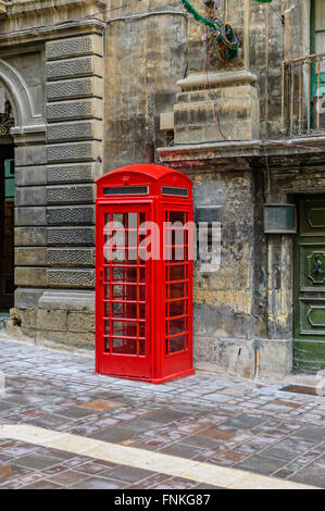 De couleur rouge classique cabine téléphonique surtout vu au Royaume-Uni Banque D'Images
