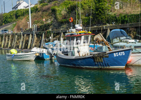 Port de Holyhead Holyhead Port d'Anglesey au nord du Pays de Galles au Royaume-Uni, les bateaux de pêche. Banque D'Images