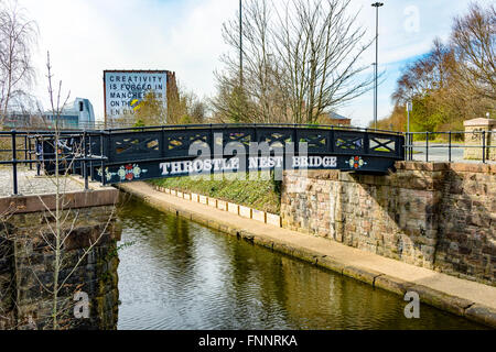 La Throstle Nest passerelle sur le Canal de Bridgewater, Old Trafford, Manchester, Angleterre, RU Banque D'Images