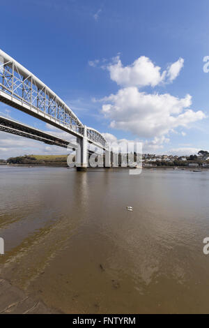 Tamar River tiré du côté Saltash Banque D'Images