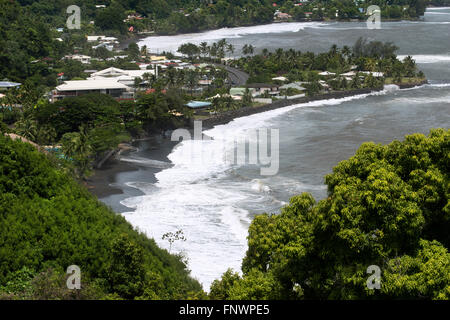 Belvédère de Tahara, Tahiti Nui, îles de la société, Polynésie Française, Pacifique Sud. La plage de sable noir de Lafayette du point de Banque D'Images